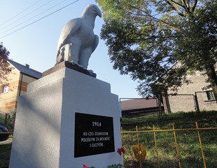 Renowacja pomnika-mogiły w Karniowie